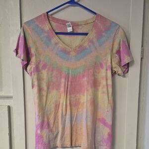 Vibrant Tie-Dye V-Neck Short Sleeve Tee
